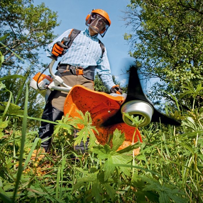 STIHL FS 240 C-E Petrol Brushcutter 3 STIHL FS 240 C-E Petrol Brushcutter in field