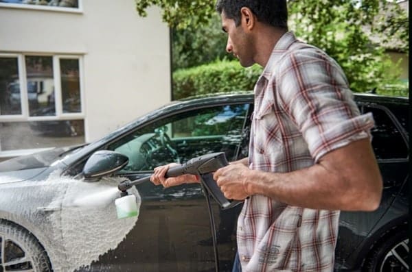 Bosch Universal Aquatak 135 Pressure Washer (135 Bar) 2 Bosch UniversalAquatak 125 Pressure Washer