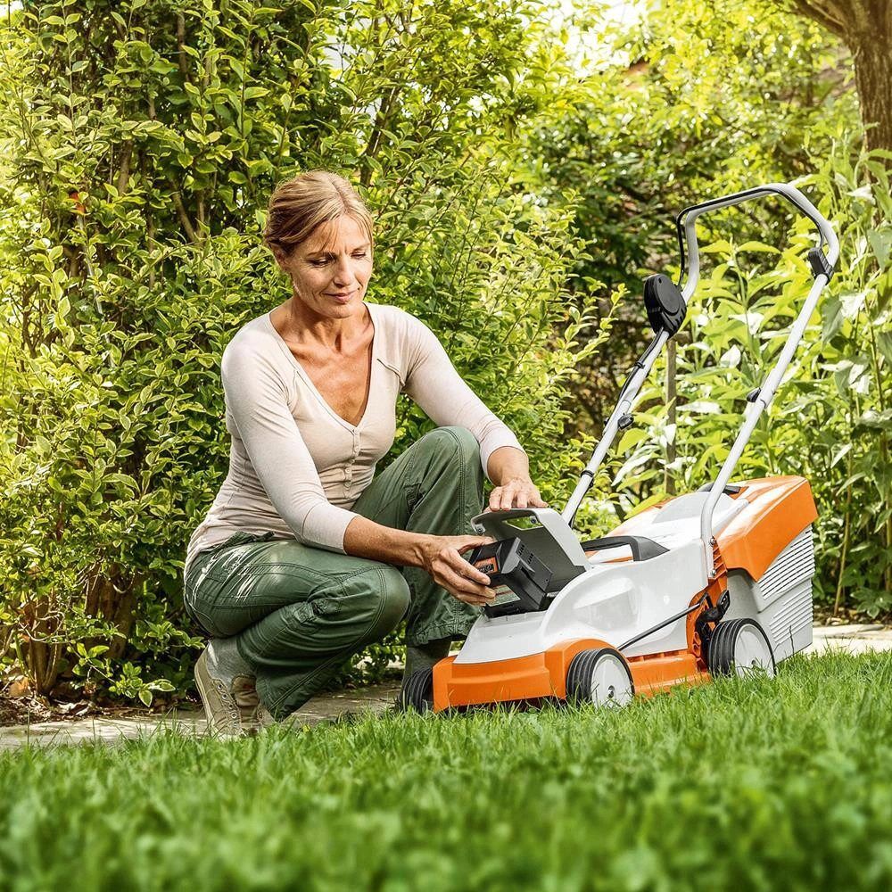 STIHL RMA 235 Cordless Lawn Mower - 33cm AK System 2 STIHL RMA 235 Cordless Lawn Mower