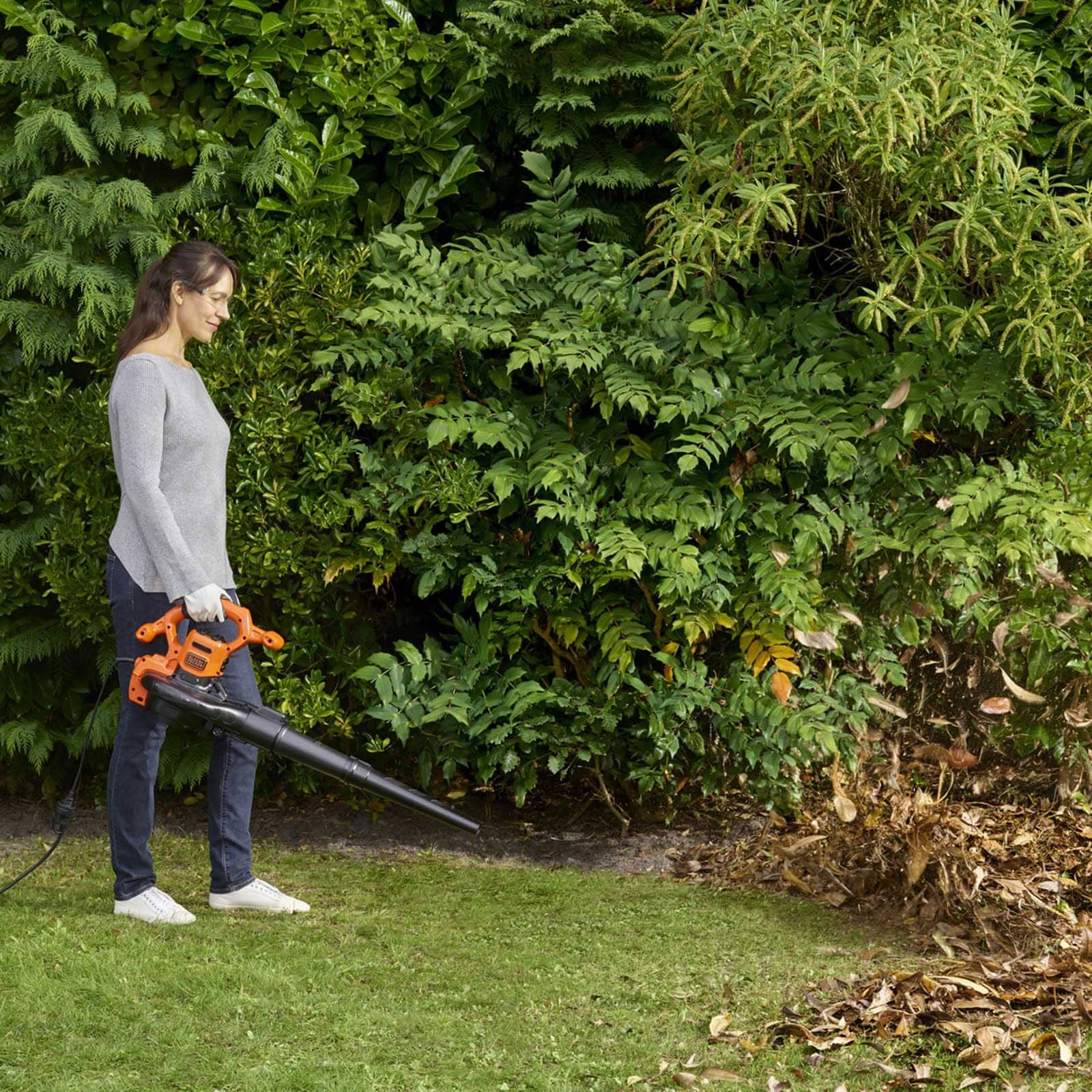 Black and Decker BEBLV260 Electric Leaf Blower & Vacuum 6 Black and Decker BEBLV260 Electric Leaf Blower & Vacuum - Image 6