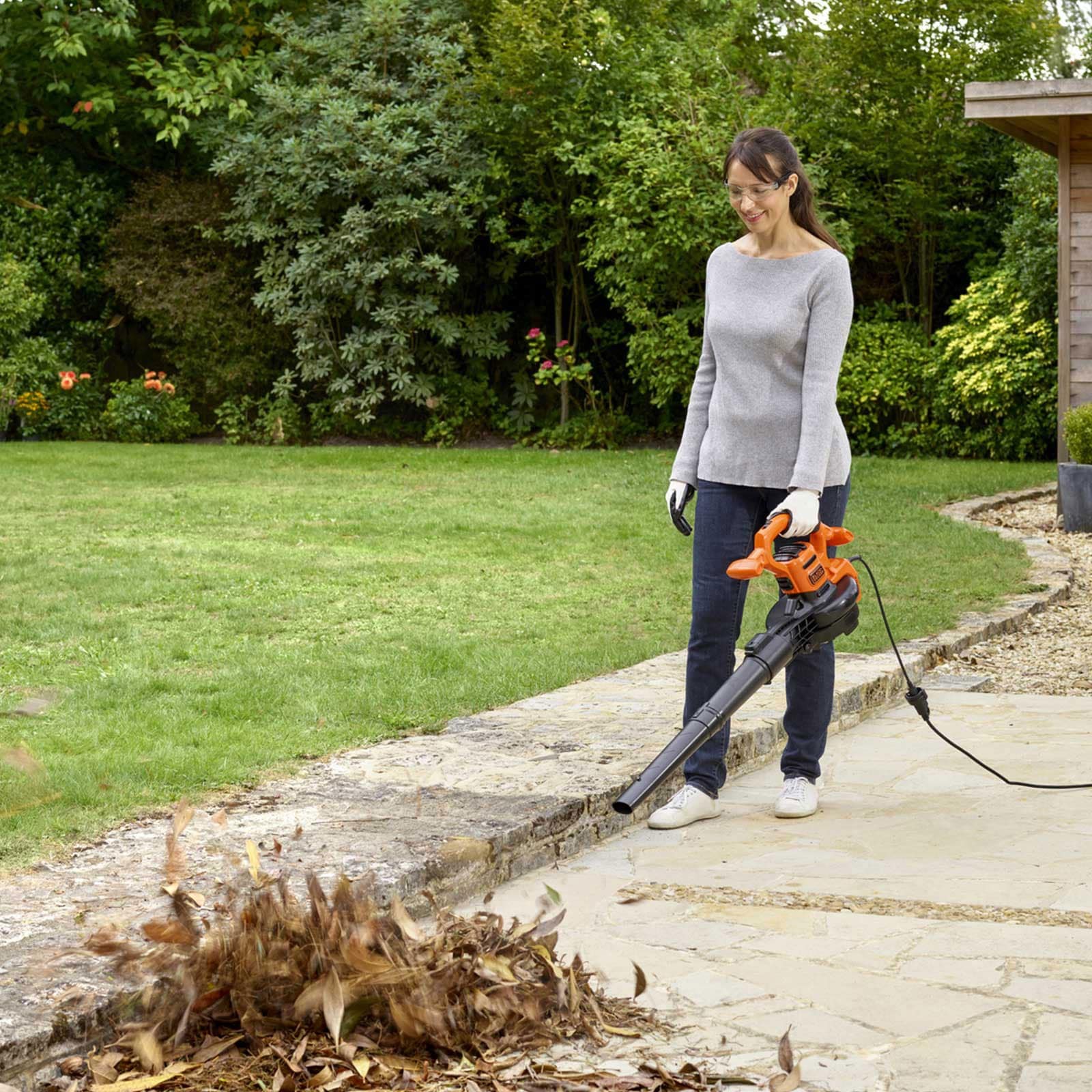 Black and Decker BEBLV260 Electric Leaf Blower & Vacuum 5 Black and Decker BEBLV260 Electric Leaf Blower & Vacuum - Image 5