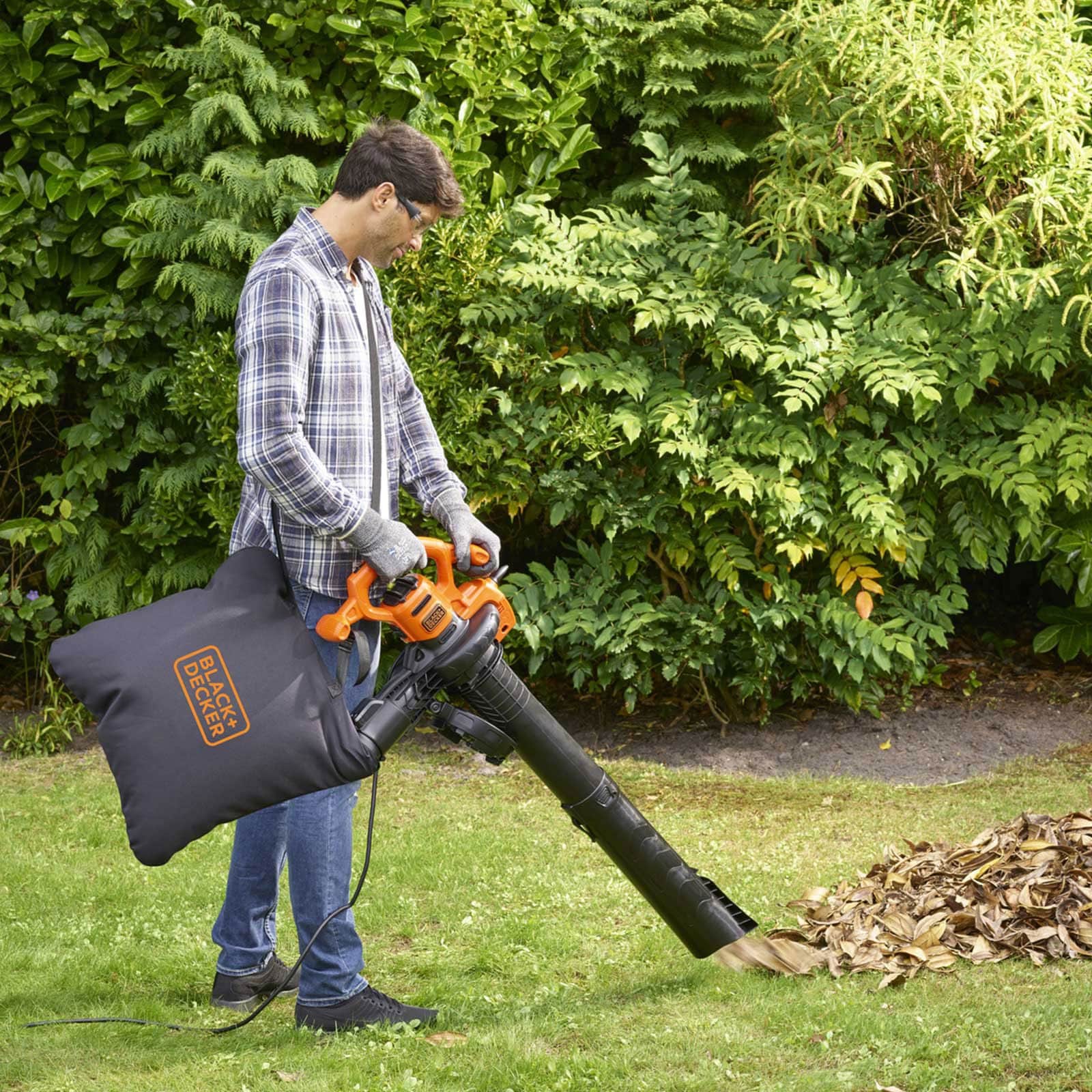 Black and Decker BEBLV260 Electric Leaf Blower & Vacuum 4 Black and Decker BEBLV260 Electric Leaf Blower & Vacuum - Image 4