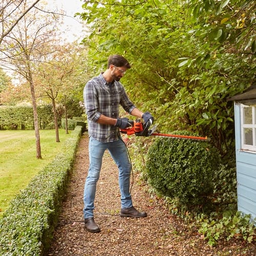 Black and Decker BEHTS401 Electric Hedge Trimmer 2 Black and Decker BEHTS401 Electric Hedge Trimmer - Image 2