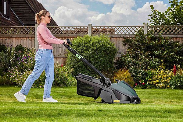 Hayter Hawk 36 Battery Lawn Mower 2 Hayter Hawk 36 Battery Lawn Mower