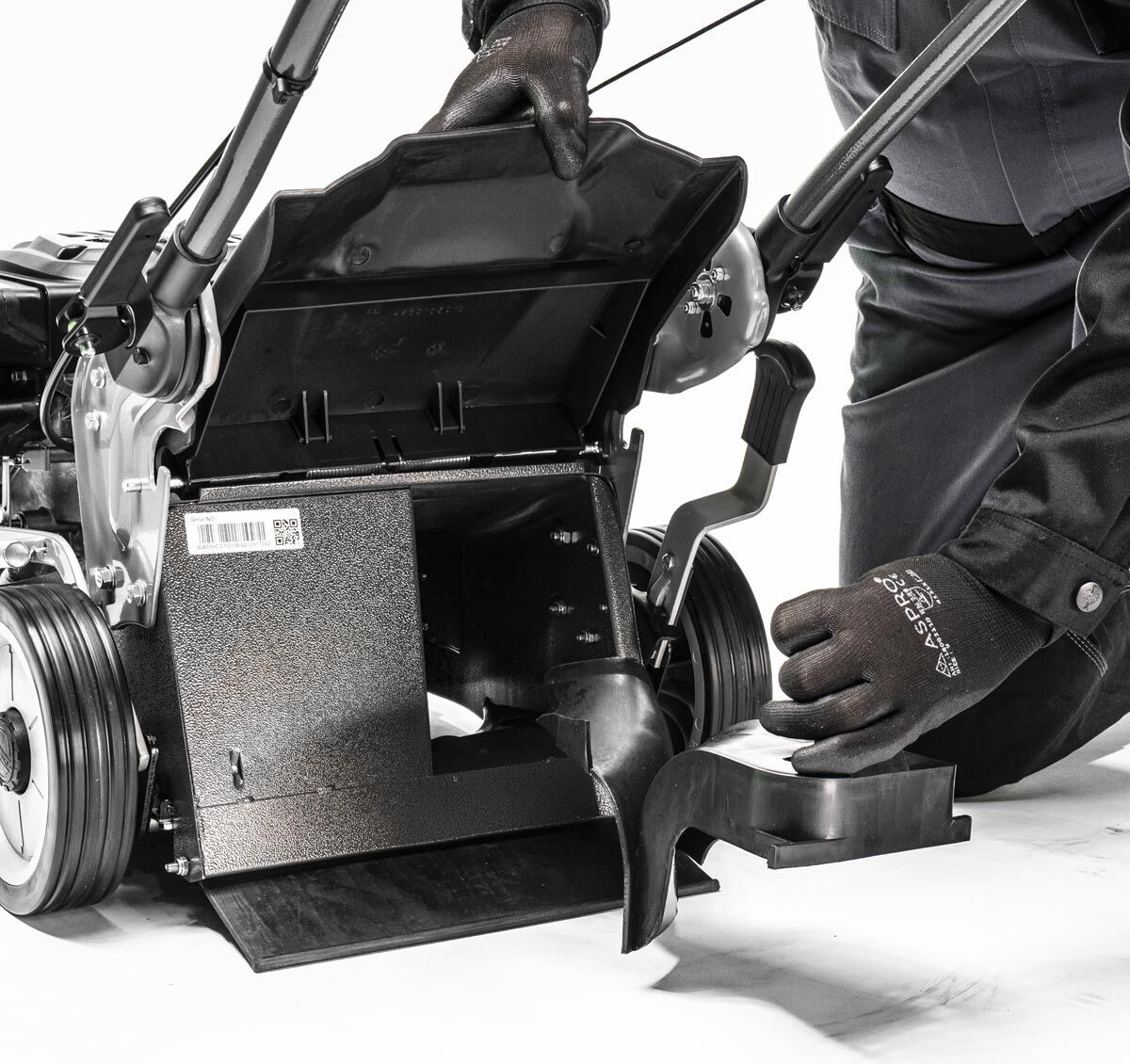 Weibang Virtue 50 SSD Commercial Shaft-Drive Lawn Mower 3 Weibang Virtue 50 SSD Shaft-Drive Lawn Mower Mulch Plug