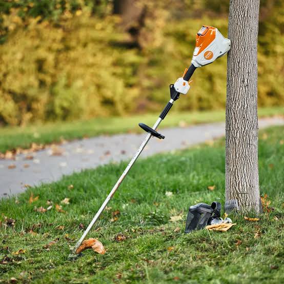 STIHL FSA 120 R Cordless Brushcutter - AP System 3 STIHL FSA 120 R Cordless Brushcutter - AP System