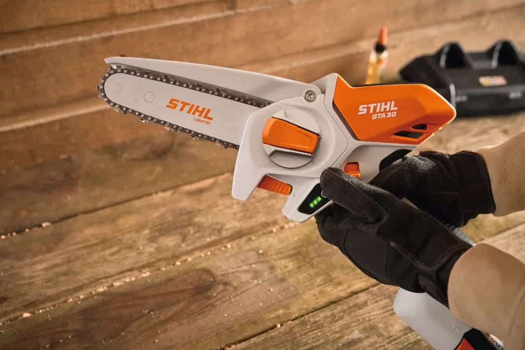 STIHL GTA 30 Cordless Garden Pruner Set 4 Stihl GTA 30 Cordless Pruner in action