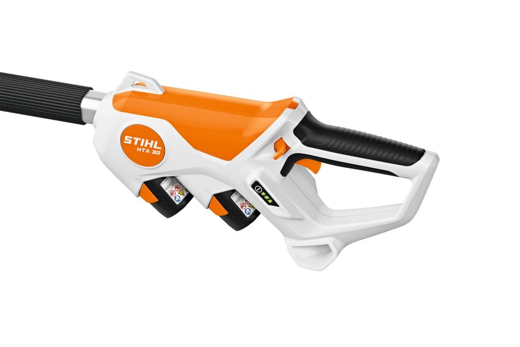 STIHL HTA 30 Cordless Pole Pruner Set – 2 Batteries 3 STIHL HTA 30 Cordless Pole Pruner double battery slot
