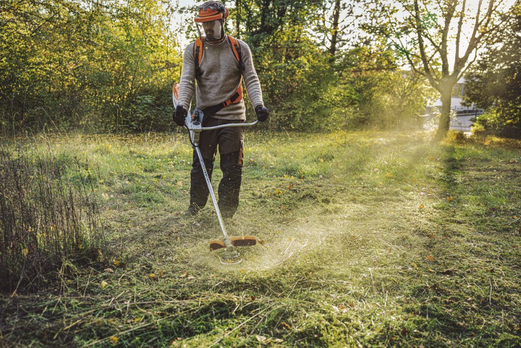 STIHL FSA 200 Cordless Brushcutter - AP System 2 STIHL FSA 200 Cordless Brushcutter - AP System