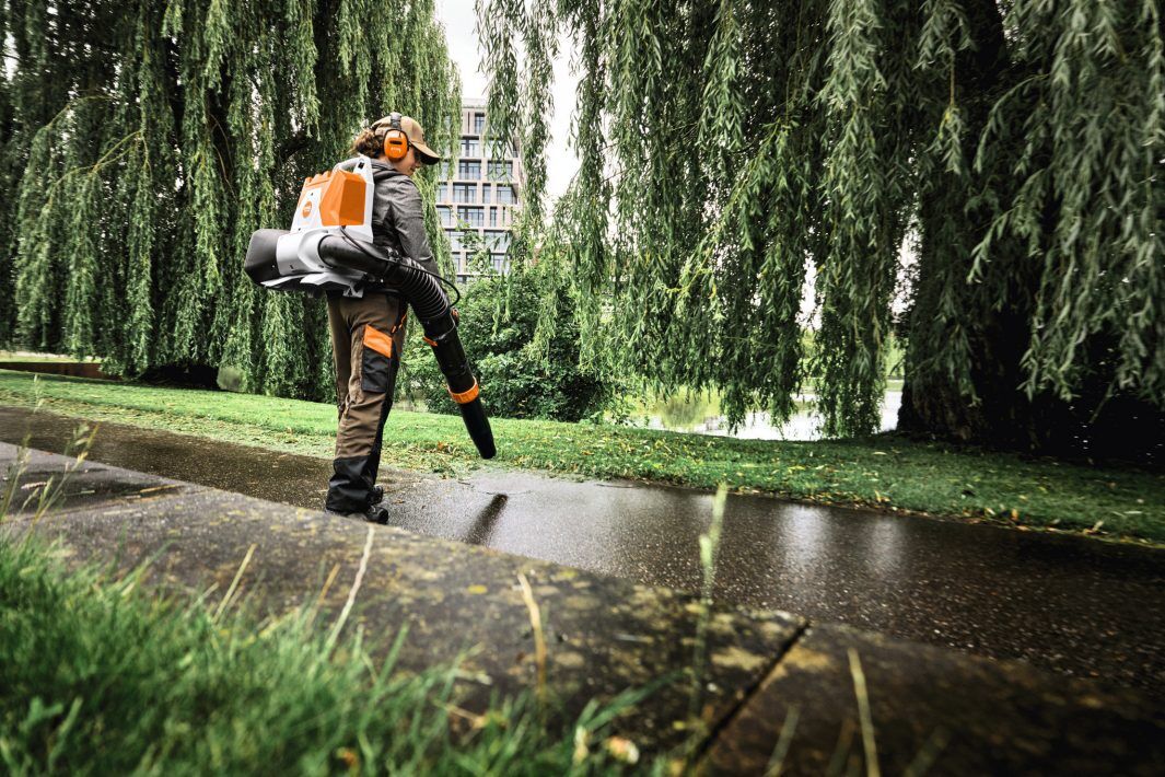 STIHL BRA 200 Cordless Backpack Blower – AP System 3 STIHL BRA 200 Cordless Backpack Blower – AP System